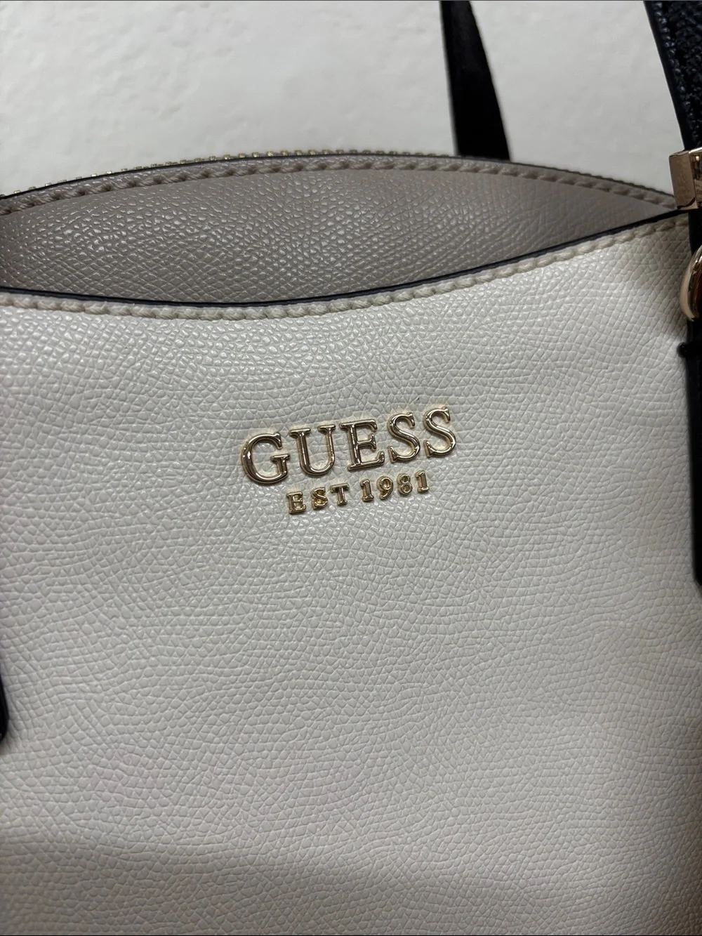 GUESS lyndi small girlfriend satchel bag cream beige